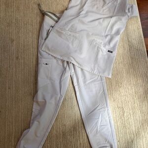 Figs Women's White Scrub Set, XXS